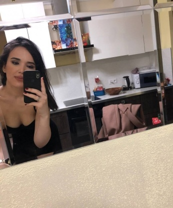 Живу в Москве, так что легко можем встретиться и испытать настоящую страсть вместе. 🌃💋
У меня много возможностей для нашего удовольствия: классический секс, оральные ласки, массаж, стриптиз и многое другое. Я открыта к экспериментам и готова исполнить твои самые сокровенные фантазии. 💦💫
Мои клиенты говорят о моем профессионализме и таланте в обращении с мужчинами. Мои услуги всегда оставляют приятное послевкусие и желание возвращаться снова и снова. Мои фото настоящие - убедись сам! 📷❤️
Так что, если ты ищешь незабываемый опыт с красивой и опытной девушкой, не сомневайся в своем выборе. Я готова стать твоей воплощенной фантазией и подарить тебе океан удовольствия. Отправь мне сообщение и давай сделаем нашу встречу особенной! 💫💕 2145, 34 года